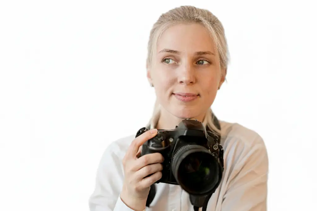 Fotograf studyjny Fotografia Olivia w Katowicach – uśmiechnięty portret w profesjonalnym oświetleniu